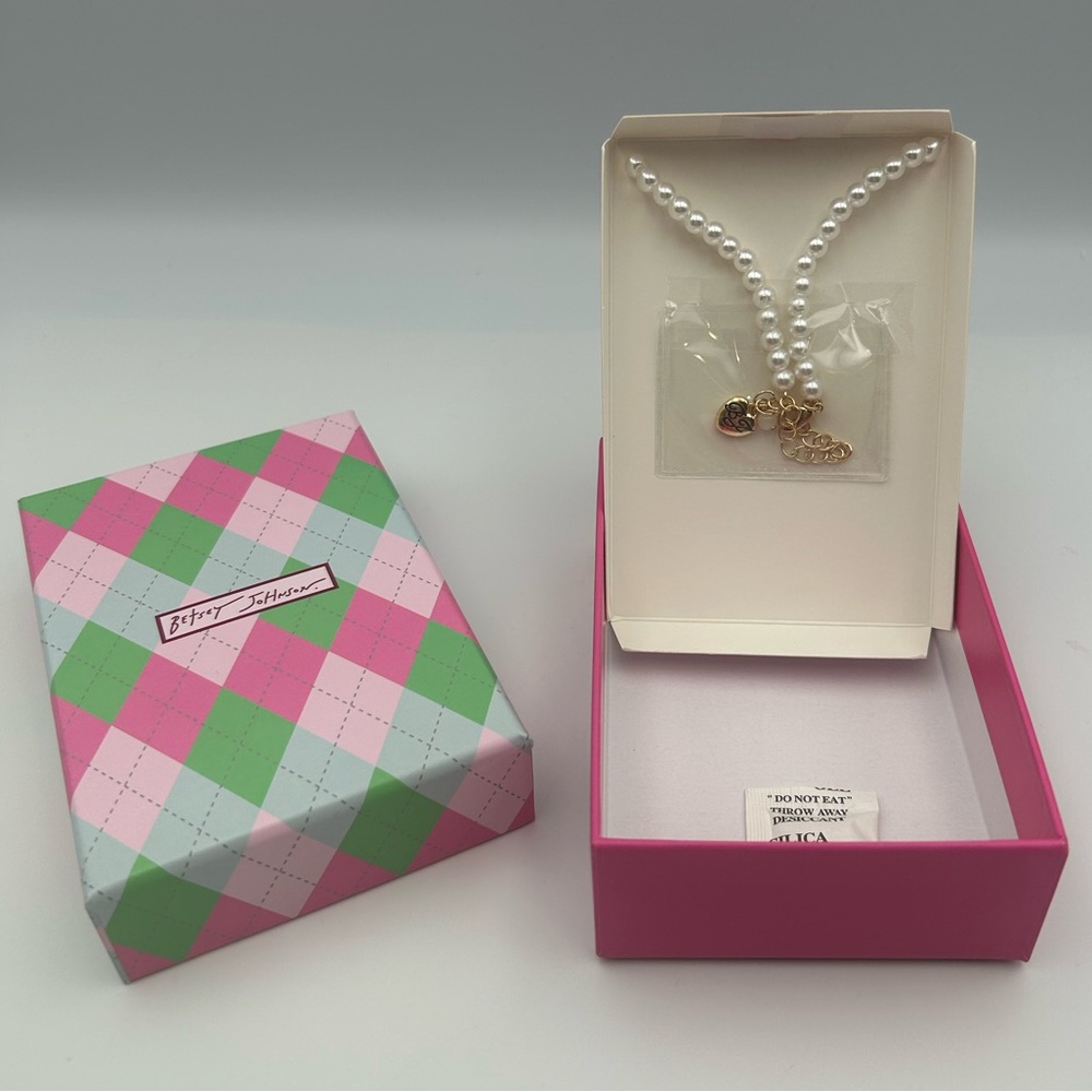 *New* Betsey Johnson Faux Pearl Charm Necklace with Gold-Toned Golf Charms - Picture 7 of 11